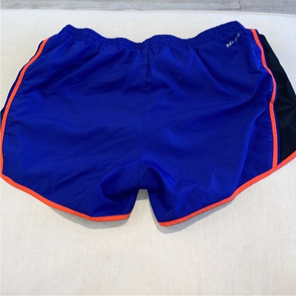 NIKE Women’s athletic shorts - Picture 2 of 3